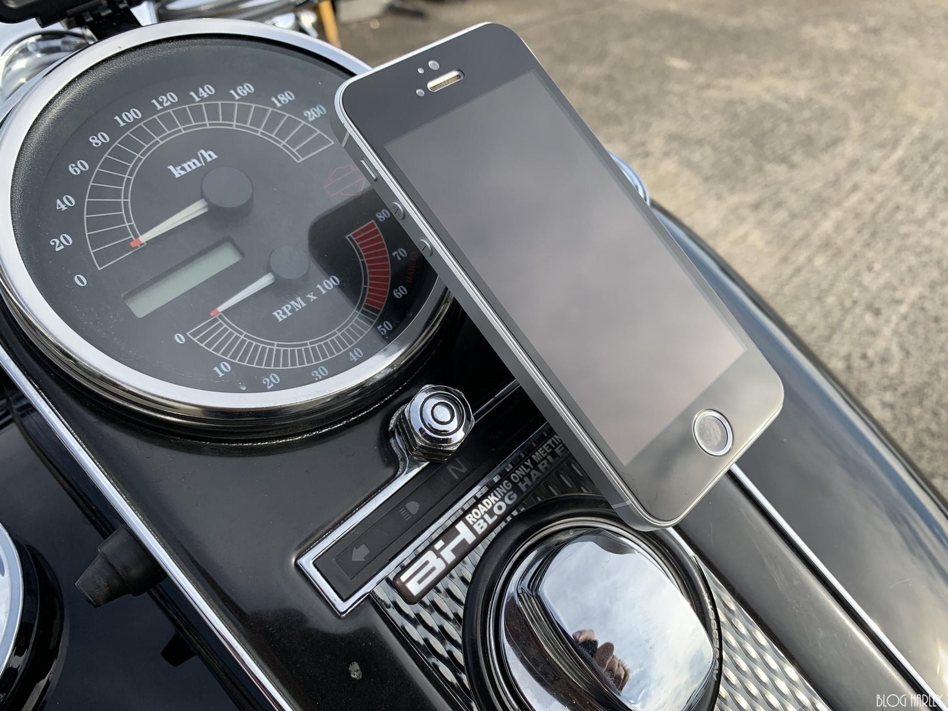 白いスマホを黒くしてみた Blog Harley